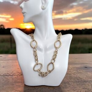 Elegant Gold Chain Necklace